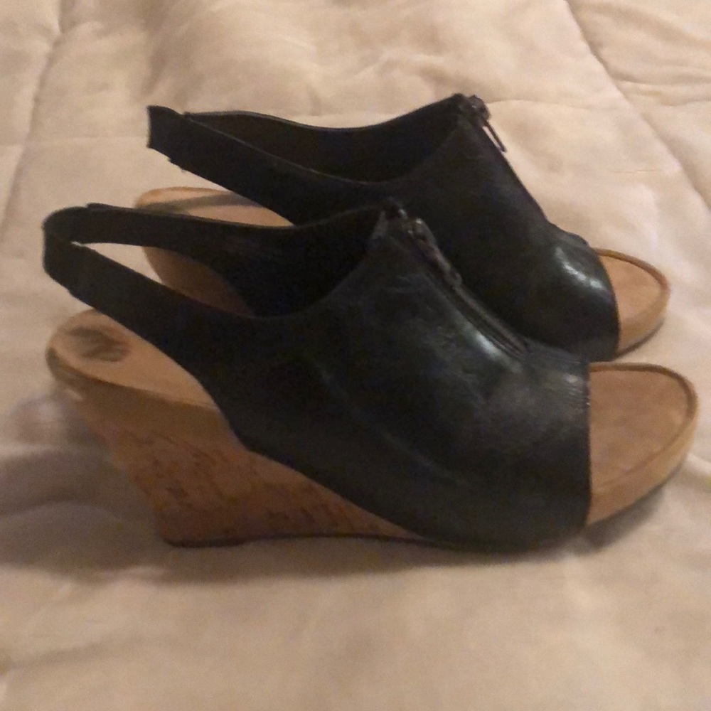 Black Wedges